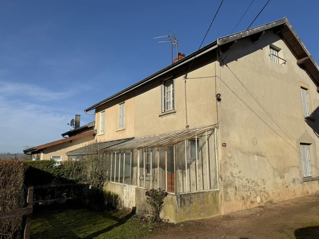 Achat maison à vendre 2 chambres 68 m² - La Clayette