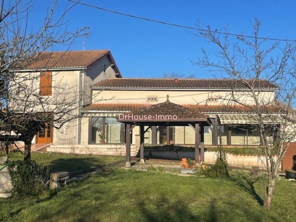 Achat maison à vendre 3 chambres 131 m² - Roullet-Saint-Estèphe