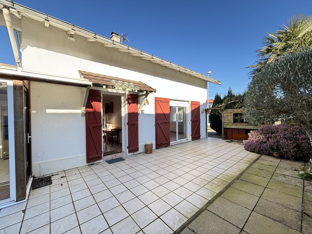 Achat maison à vendre 4 chambres 137 m² - Sainte-Pazanne