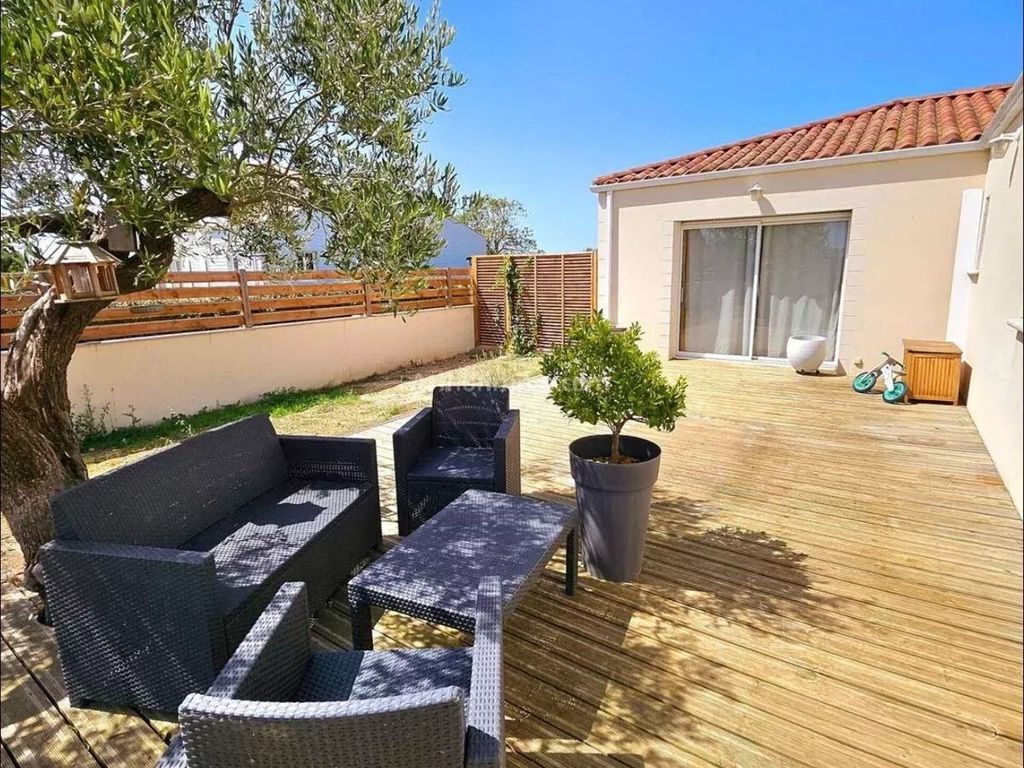 Achat maison à vendre 2 chambres 146 m² - Talmont-Saint-Hilaire