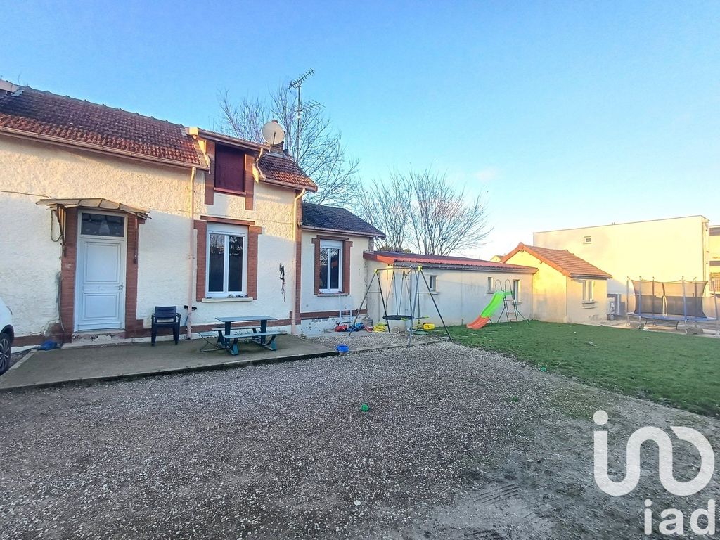 Achat maison à vendre 4 chambres 114 m² - Saint-Julien-les-Villas