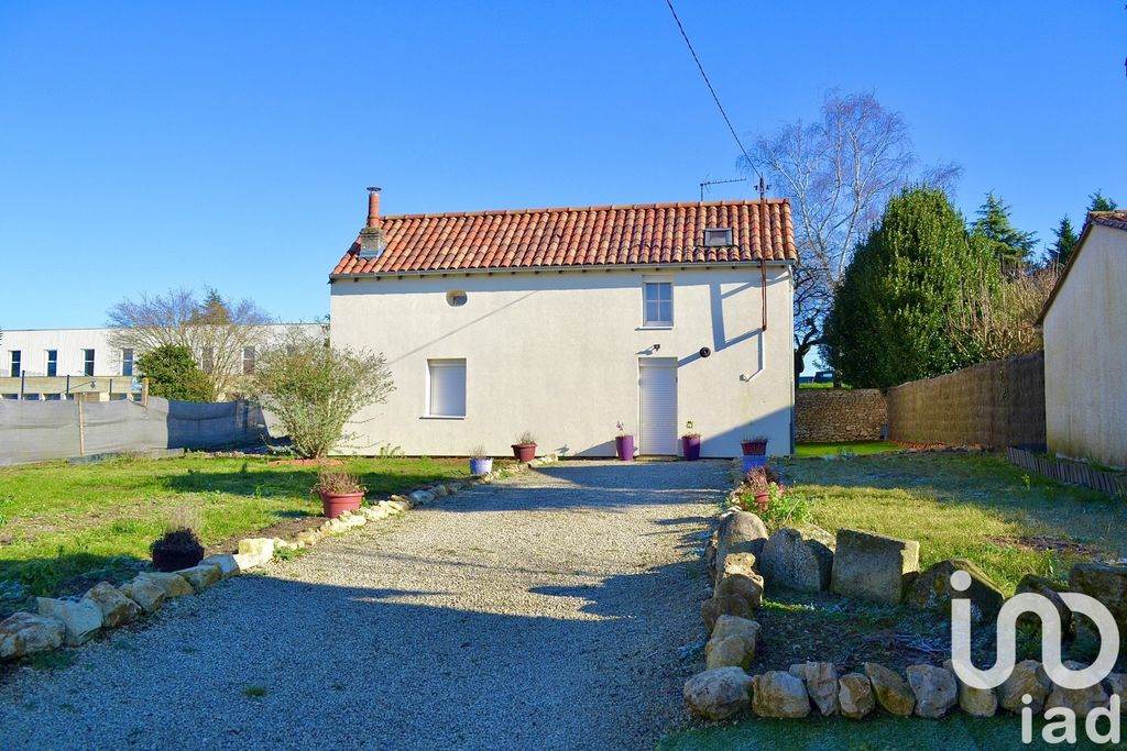 Achat maison à vendre 3 chambres 145 m² - Montmorillon