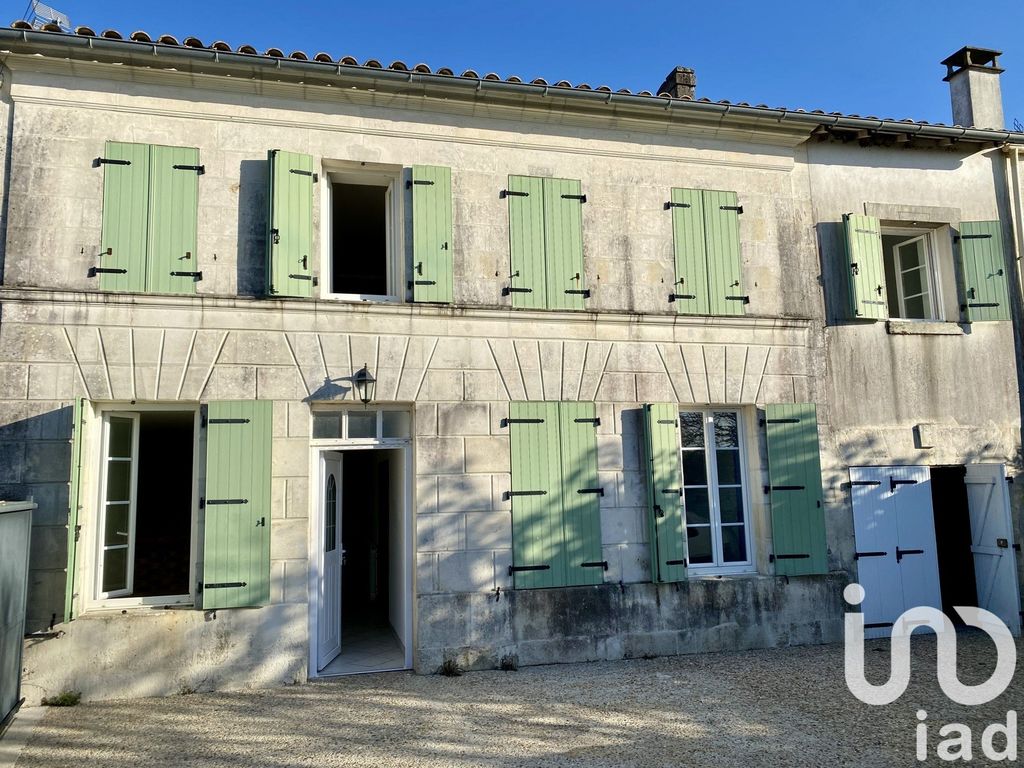 Achat maison à vendre 3 chambres 143 m² - Saint-Savinien