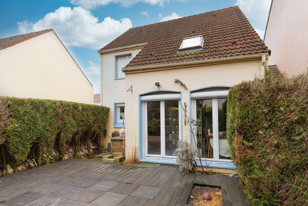 Achat maison à vendre 3 chambres 81 m² - Roissy-en-Brie