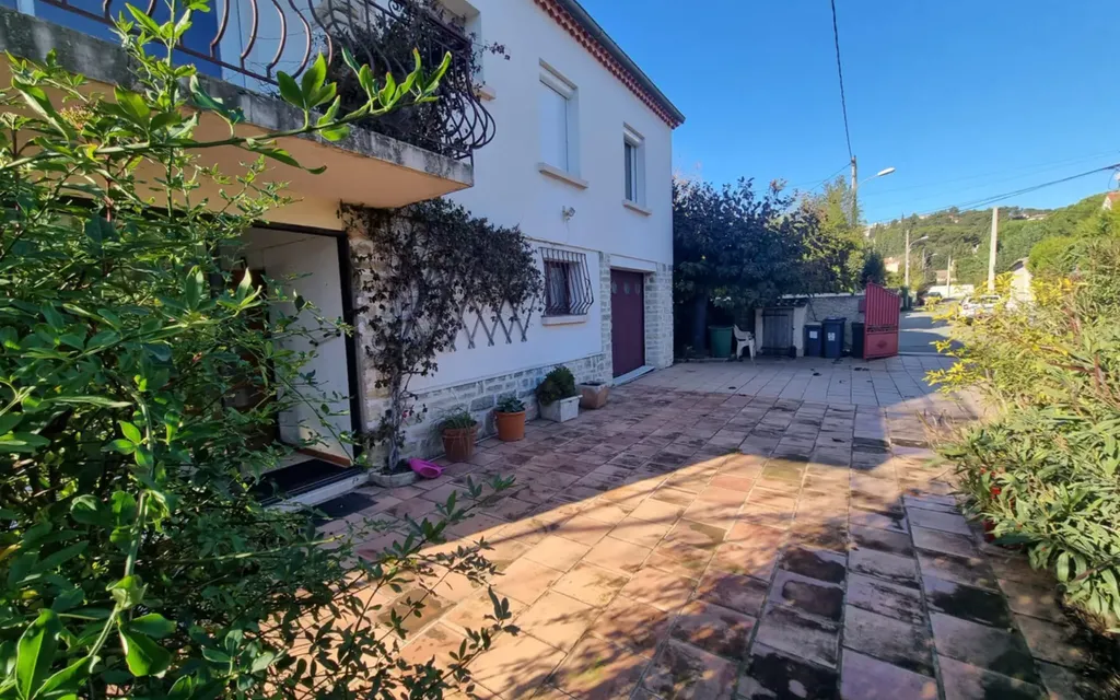 Achat maison à vendre 5 chambres 150 m² - Villeneuve-lès-Avignon