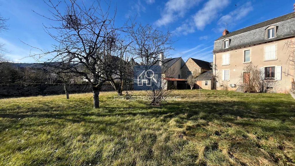 Achat maison à vendre 6 chambres 196 m² - Laissac-Sévérac l'Église