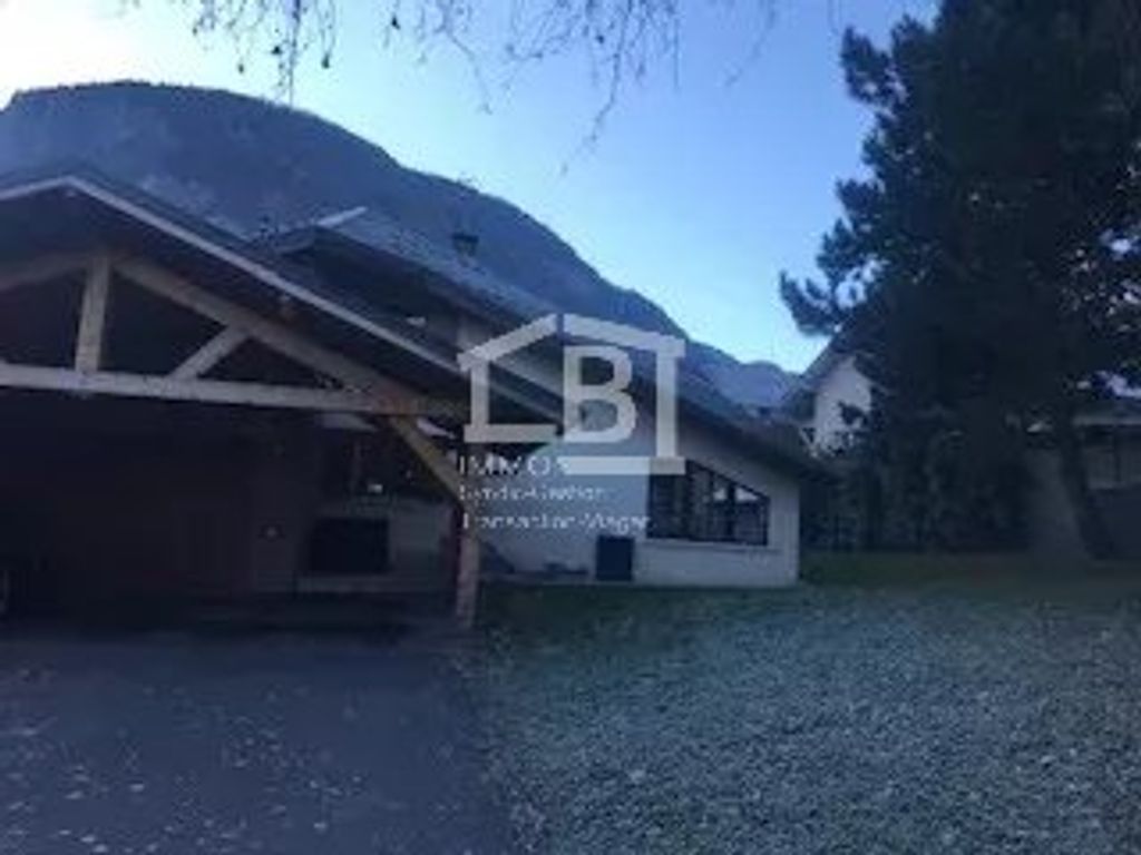 Achat maison à vendre 4 chambres 200 m² - Saint-Jean-de-Maurienne