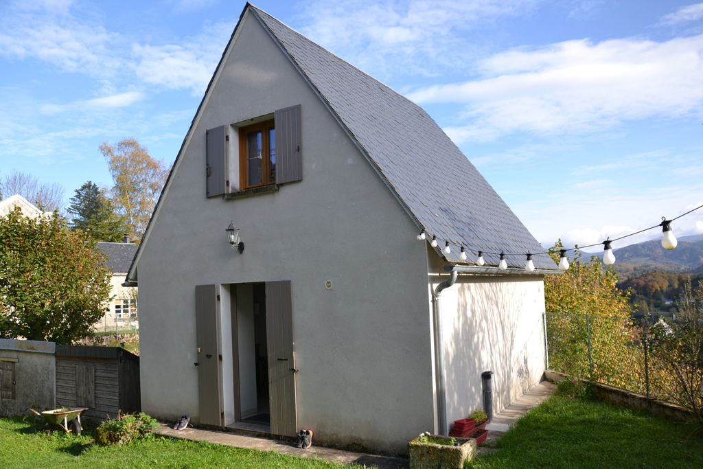 Achat maison à vendre 4 chambres 137 m² - Saint-Sauves-d'Auvergne