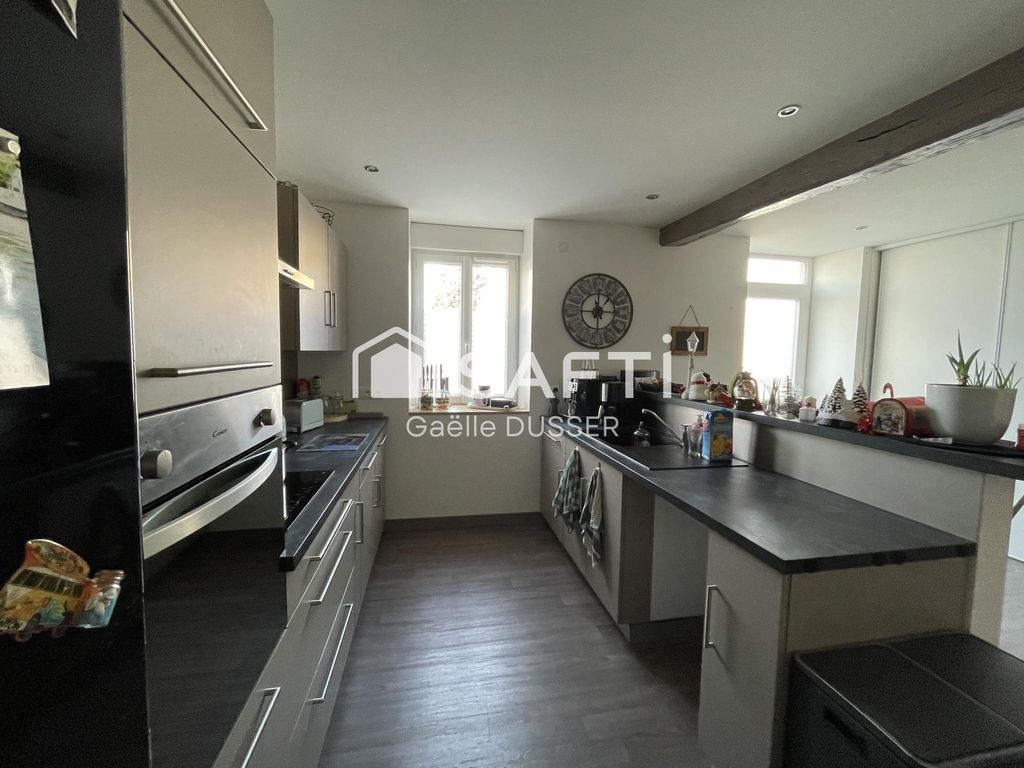 Achat maison à vendre 4 chambres 104 m² - Saint-Rémy-en-Rollat