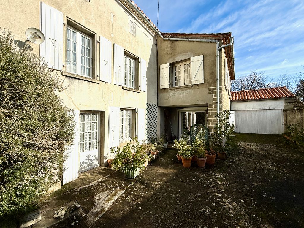 Achat maison à vendre 3 chambres 138 m² - Mornac