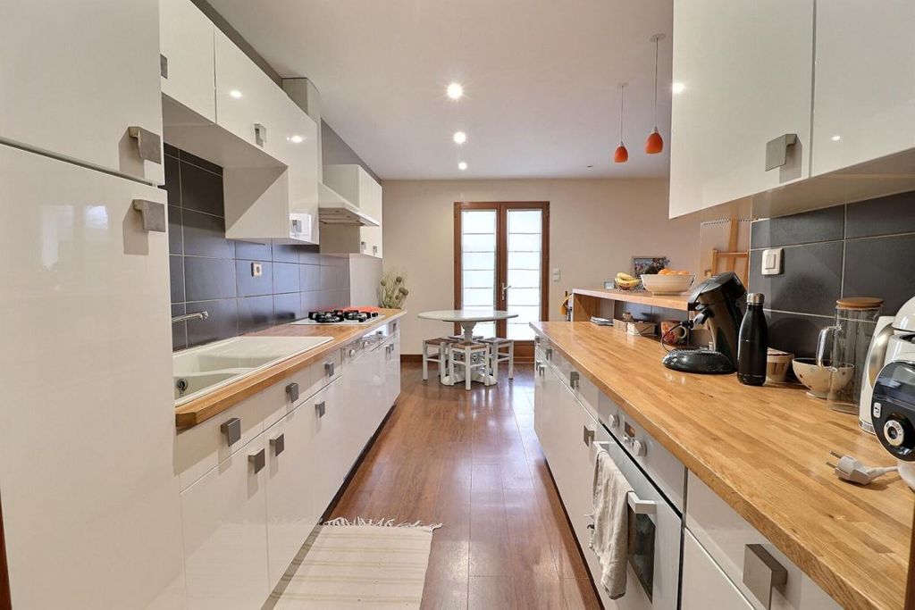 Achat maison à vendre 4 chambres 140 m² - Le Pian-Médoc