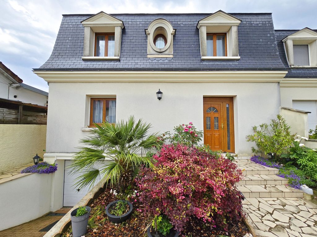 Achat maison à vendre 4 chambres 136 m² - Ormesson-sur-Marne