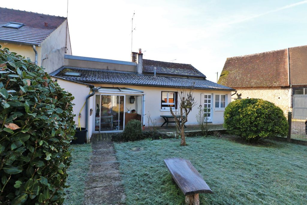 Achat maison à vendre 2 chambres 82 m² - Montbouy