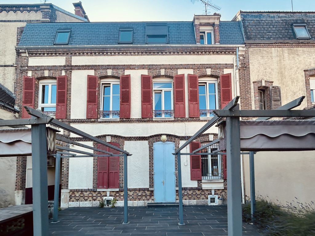 Achat maison à vendre 5 chambres 209 m² - Romilly-sur-Seine