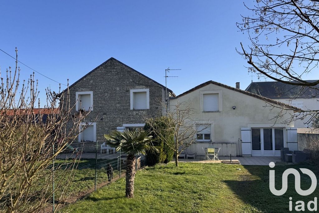 Achat maison à vendre 5 chambres 180 m² - Saint-Martin-la-Pallu