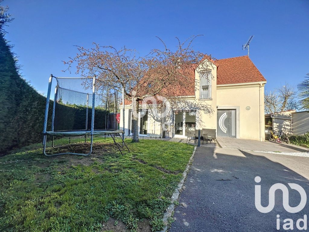 Achat maison à vendre 4 chambres 150 m² - Saint-Mesmes