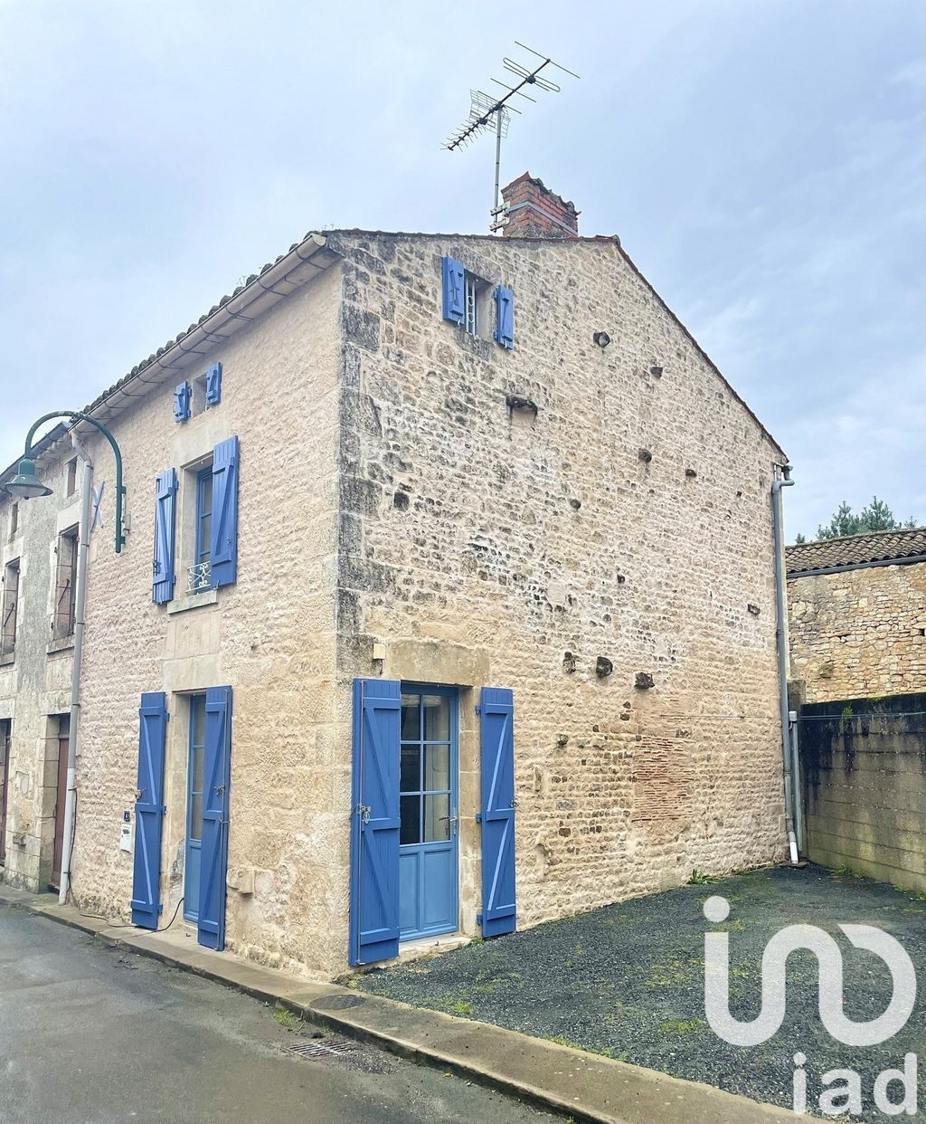 Achat maison à vendre 1 chambre 57 m² - Saint-Maixent-de-Beugné