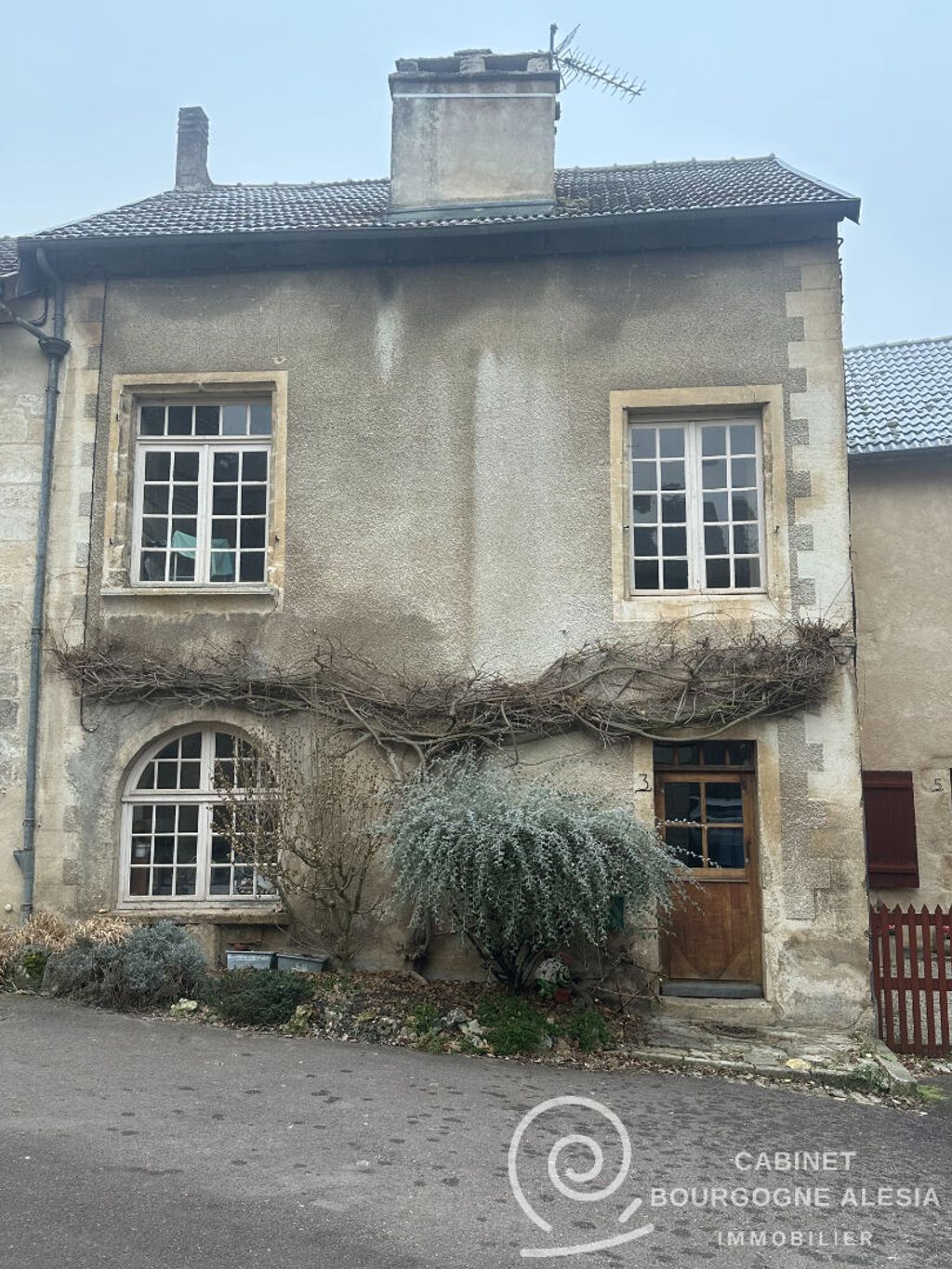 Achat maison à vendre 2 chambres 90 m² - Flavigny-sur-Ozerain