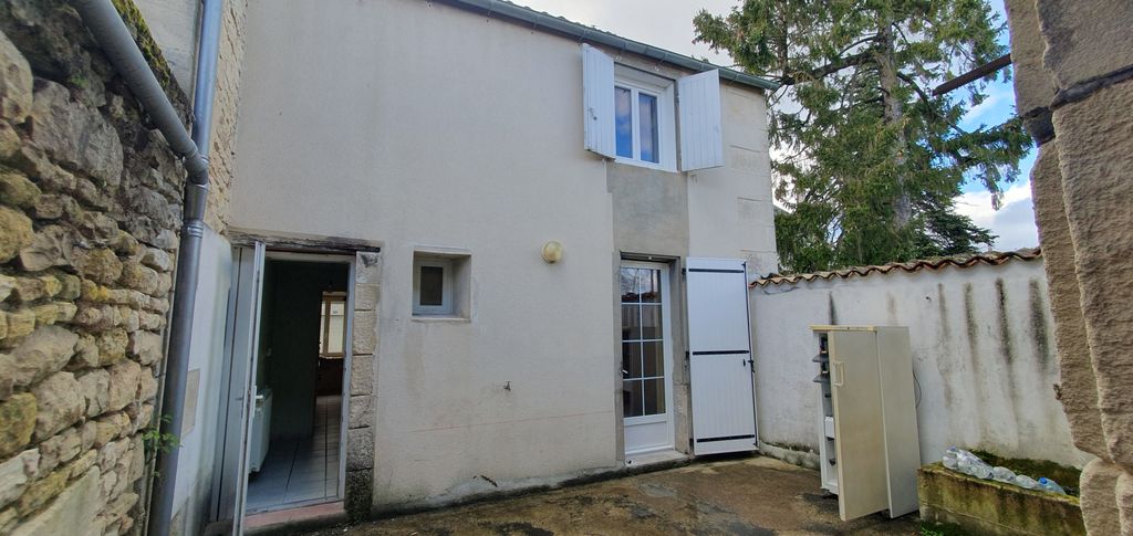 Achat maison à vendre 2 chambres 80 m² - Hiersac