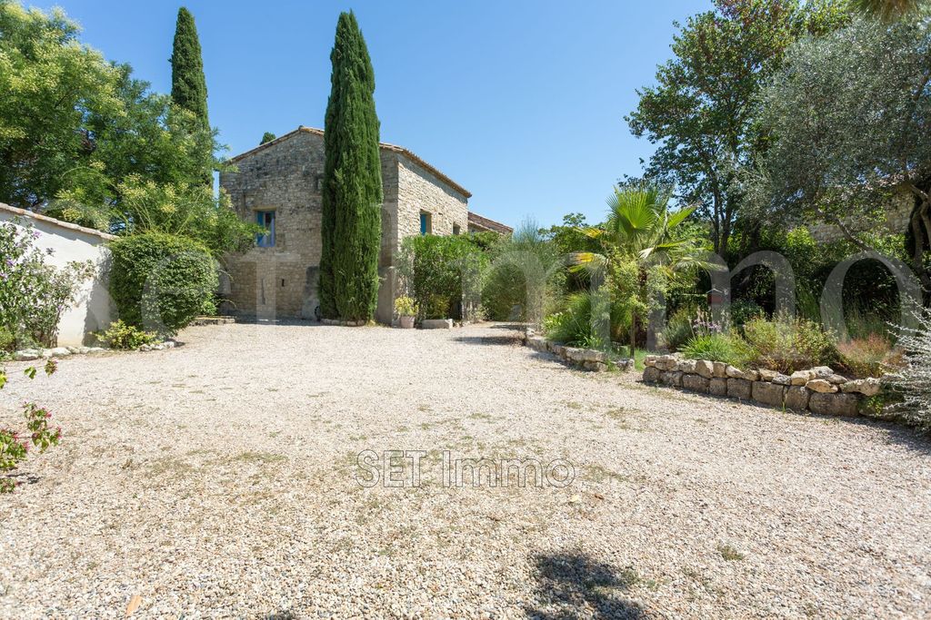 Achat maison à vendre 7 chambres 269 m² - Uzès