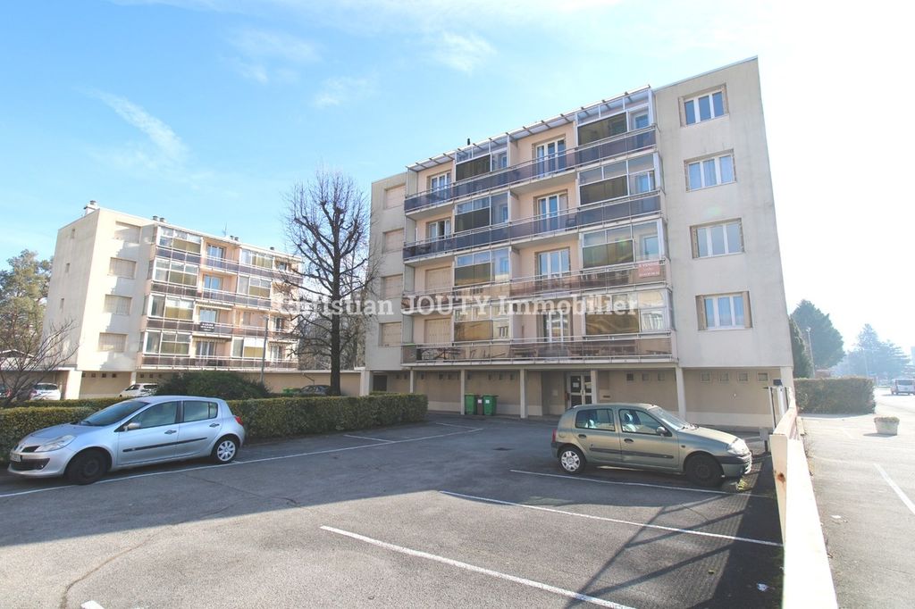 Achat appartement à vendre 5 pièces 83 m² - Saint-Martin-d'Hères