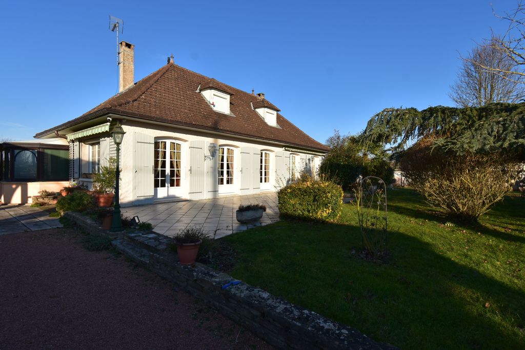 Achat maison à vendre 4 chambres 294 m² - Saint-Loup-Géanges