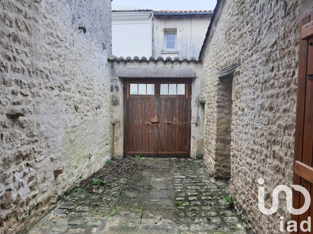 Achat maison à vendre 3 chambres 144 m² - Saint-Jean-d'Angély