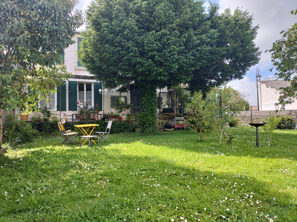 Achat maison à vendre 4 chambres 201 m² - Tonnay-Charente