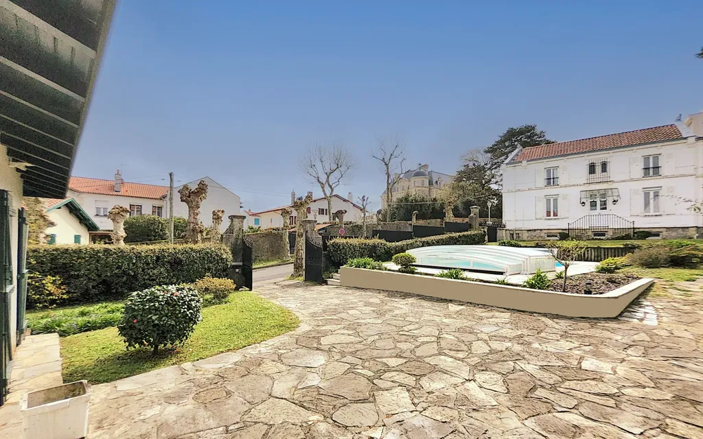 Achat maison à vendre 4 chambres 230 m² - Biarritz