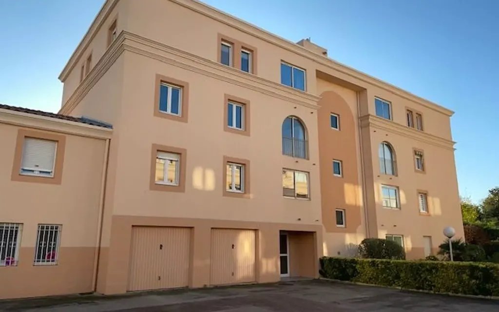 Achat appartement à vendre 4 pièces 87 m² - Sanary-sur-Mer