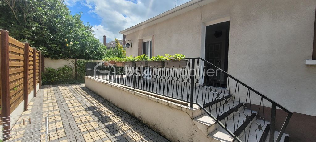 Achat maison à vendre 4 chambres 130 m² - Beaune-la-Rolande