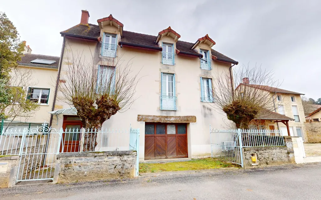 Achat maison à vendre 6 chambres 165 m² - Saint-Gengoux-le-National