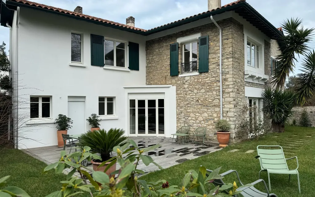 Achat maison à vendre 4 chambres 160 m² - Biarritz